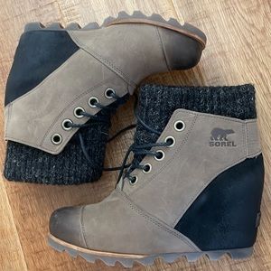 NEVER WORN SOREL JOANIE  SWEATER  WEDGE  BOOTS, PEATMOSS